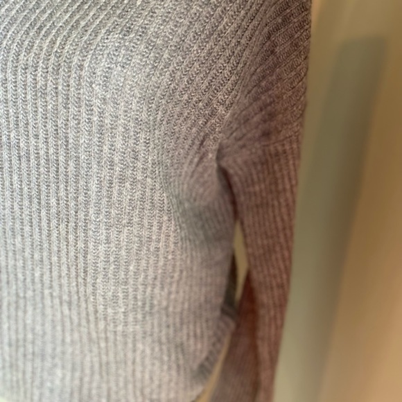 BRANDY MELVILLE‎ GRAY KNIT SWEATER - Picture 5 of 8